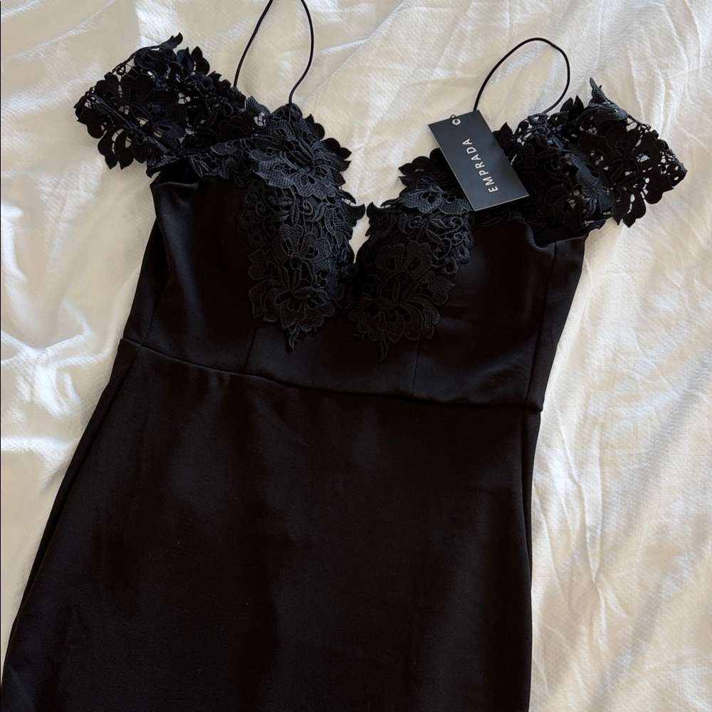Emprada Lace Off-Shoulder Black Dress Midi